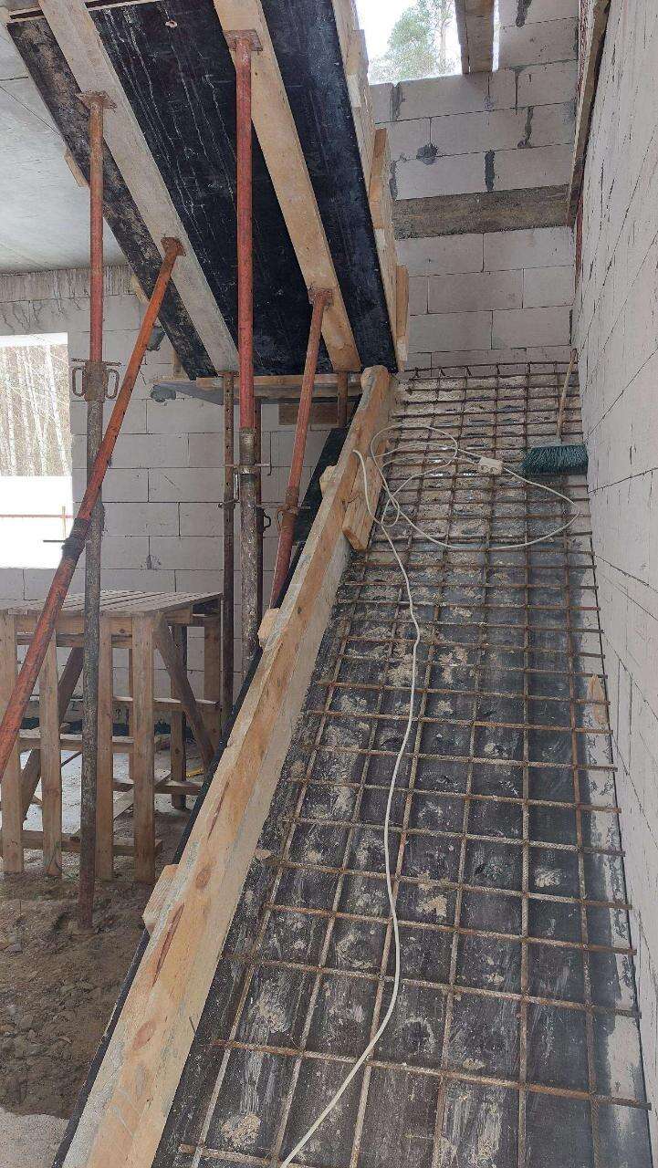 строительство бетонной лестницы в коттедже