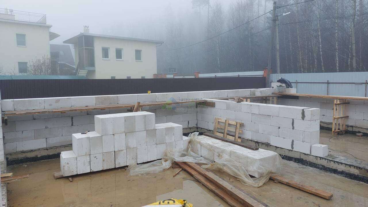 строительство стен коттеджа из газобетона
