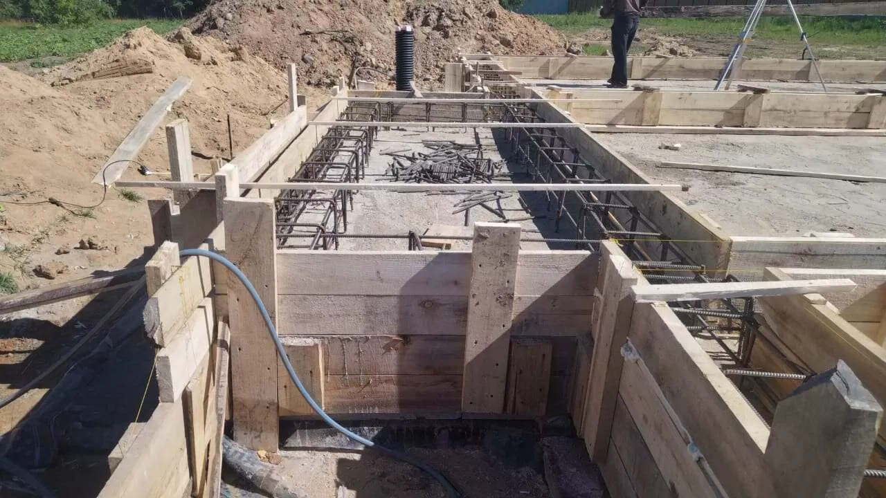 строительство бетонного ростверка плиты