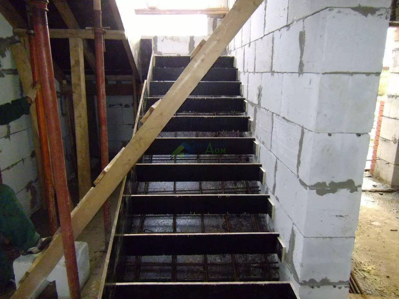 строительство  бетонной лестницы