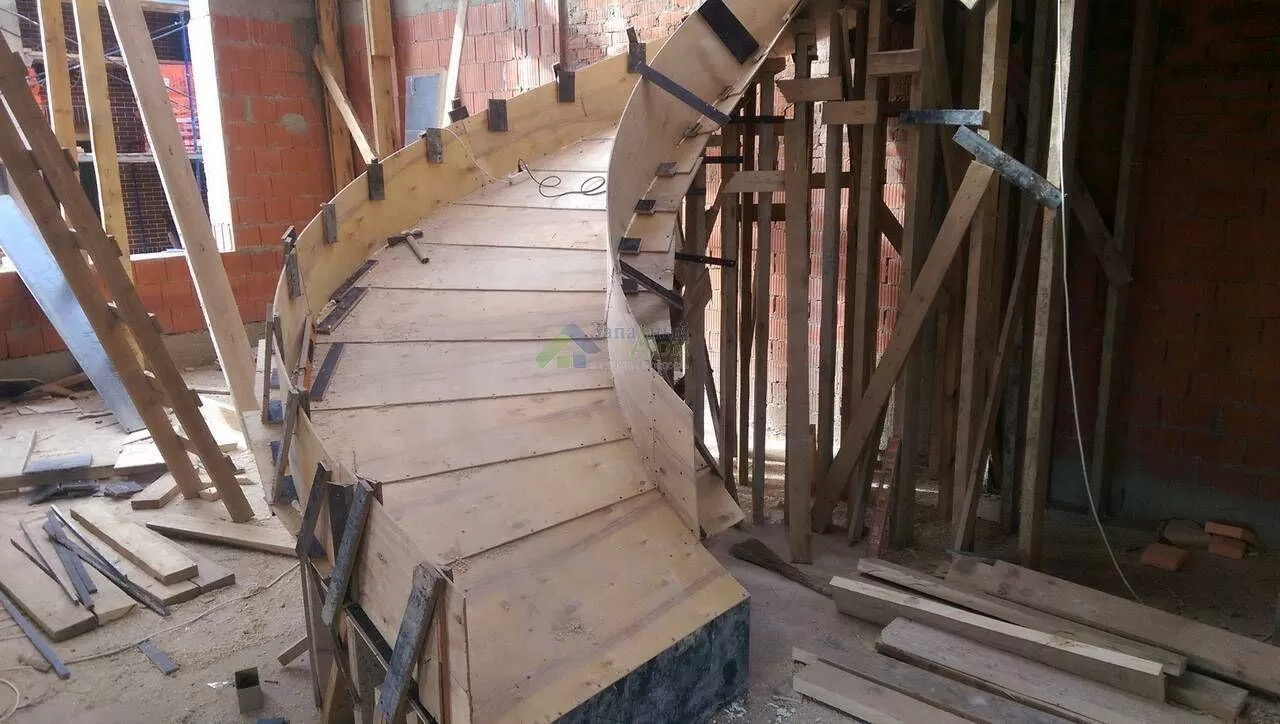 строительство витой монолитной лестницы